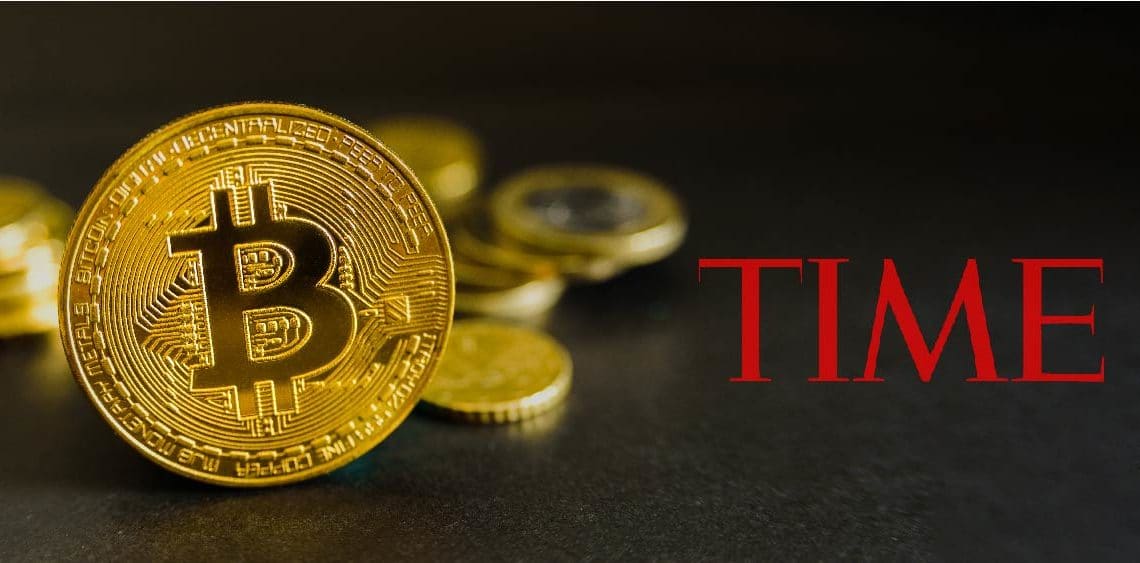 Bitcoin y logo de Time. Composición por CriptoNoticias. Fuentes: Time / Wikimedia.org ;tataks  /  elements.envato.com .